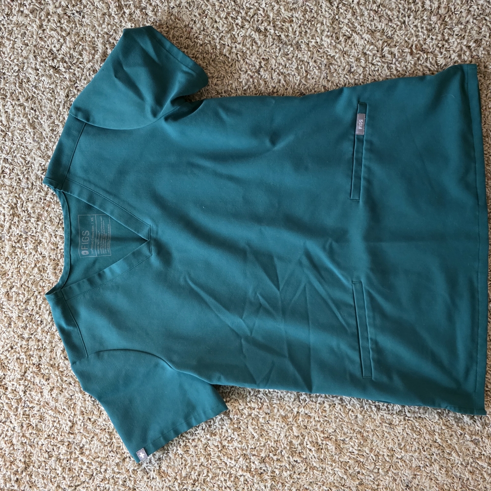 Figs Hunter Green Casma 3 Pocket Scrub Top